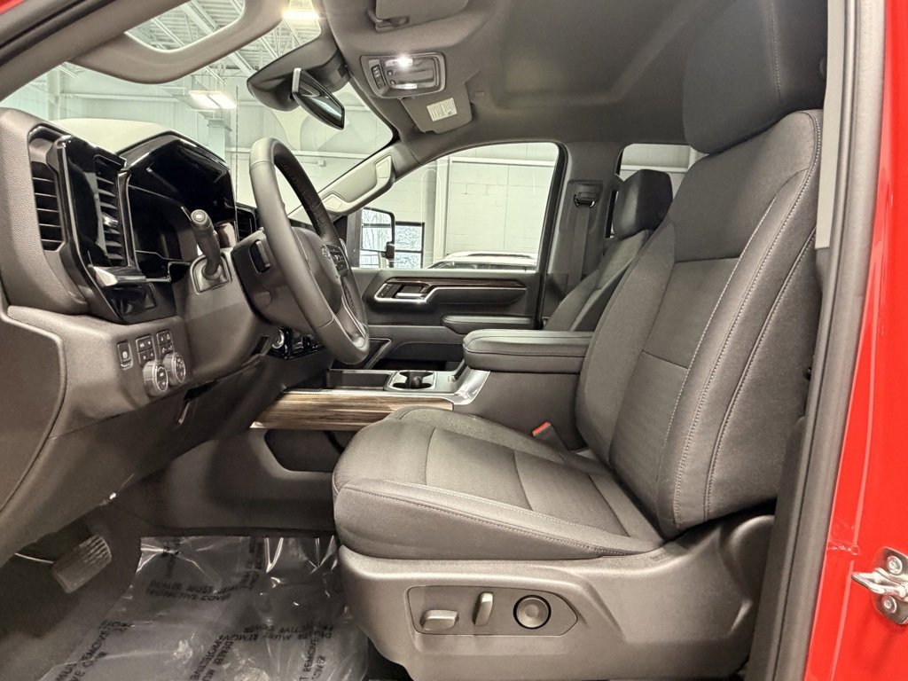 Used 2025 Chevrolet Silverado 2500 LT image 34