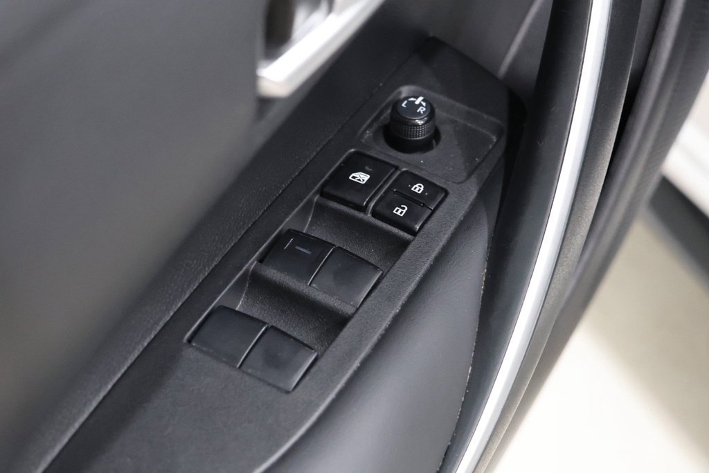 Used 2022 Toyota Corolla SE w/ SE Premium Package FWD image 18