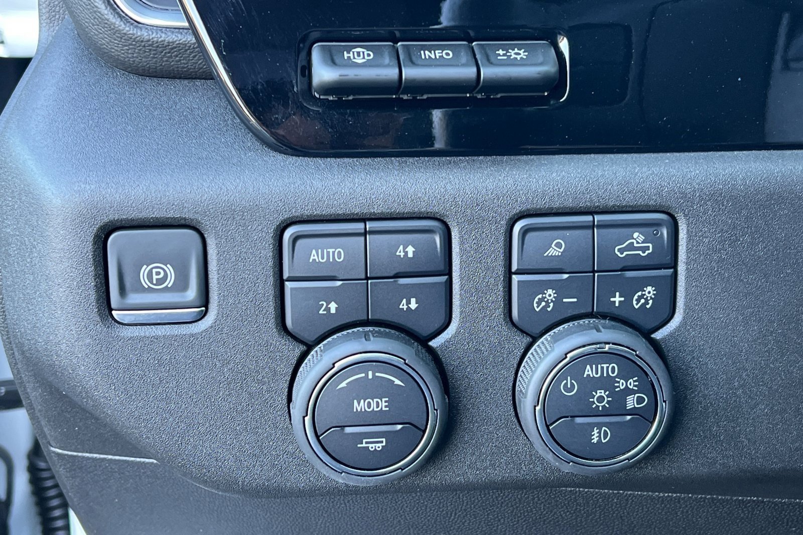 Used 2025 Chevrolet Silverado 2500 LTZ w/ LTZ Plus Package image 36