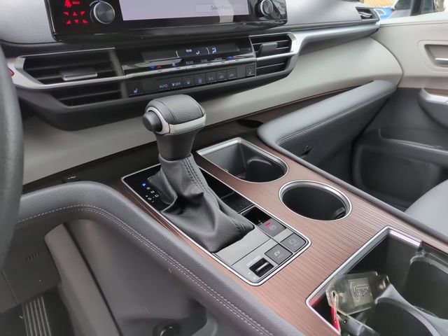 Certified 2023 Toyota Sienna XLE FWD image 25