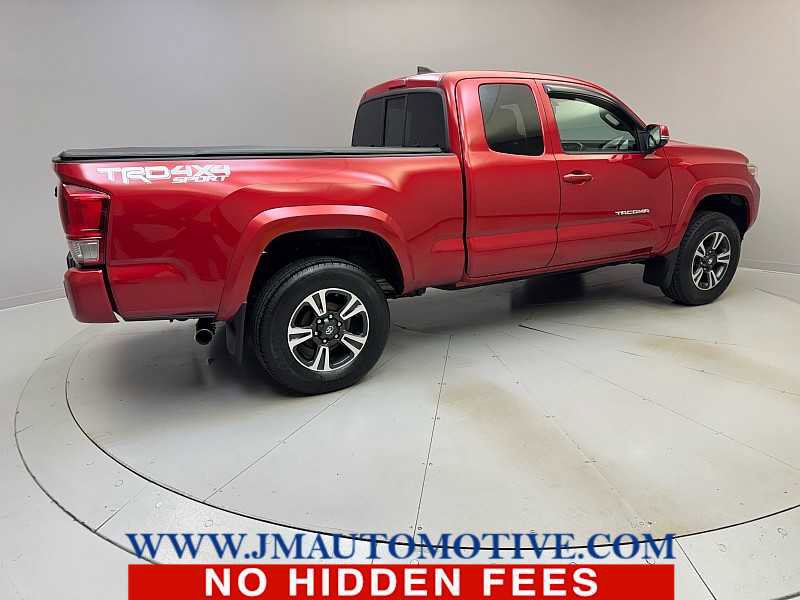Used 2016 Toyota Tacoma TRD Sport image 5