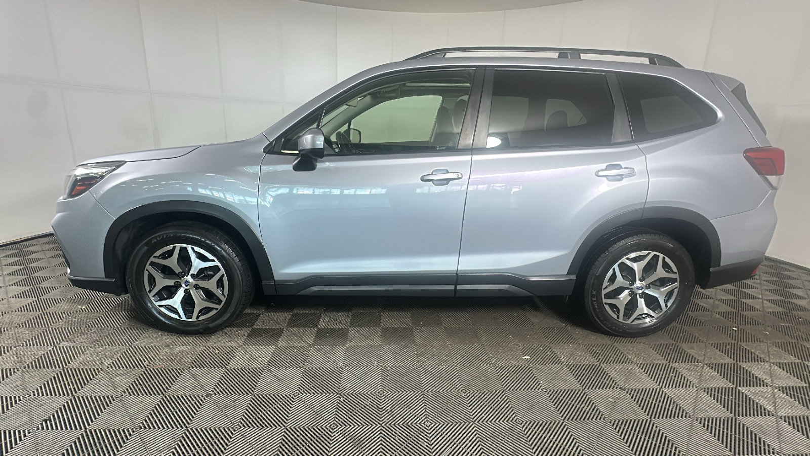 Used 2019 Subaru Forester Premium w/ Popular Package #1 AWD/4WD image 7