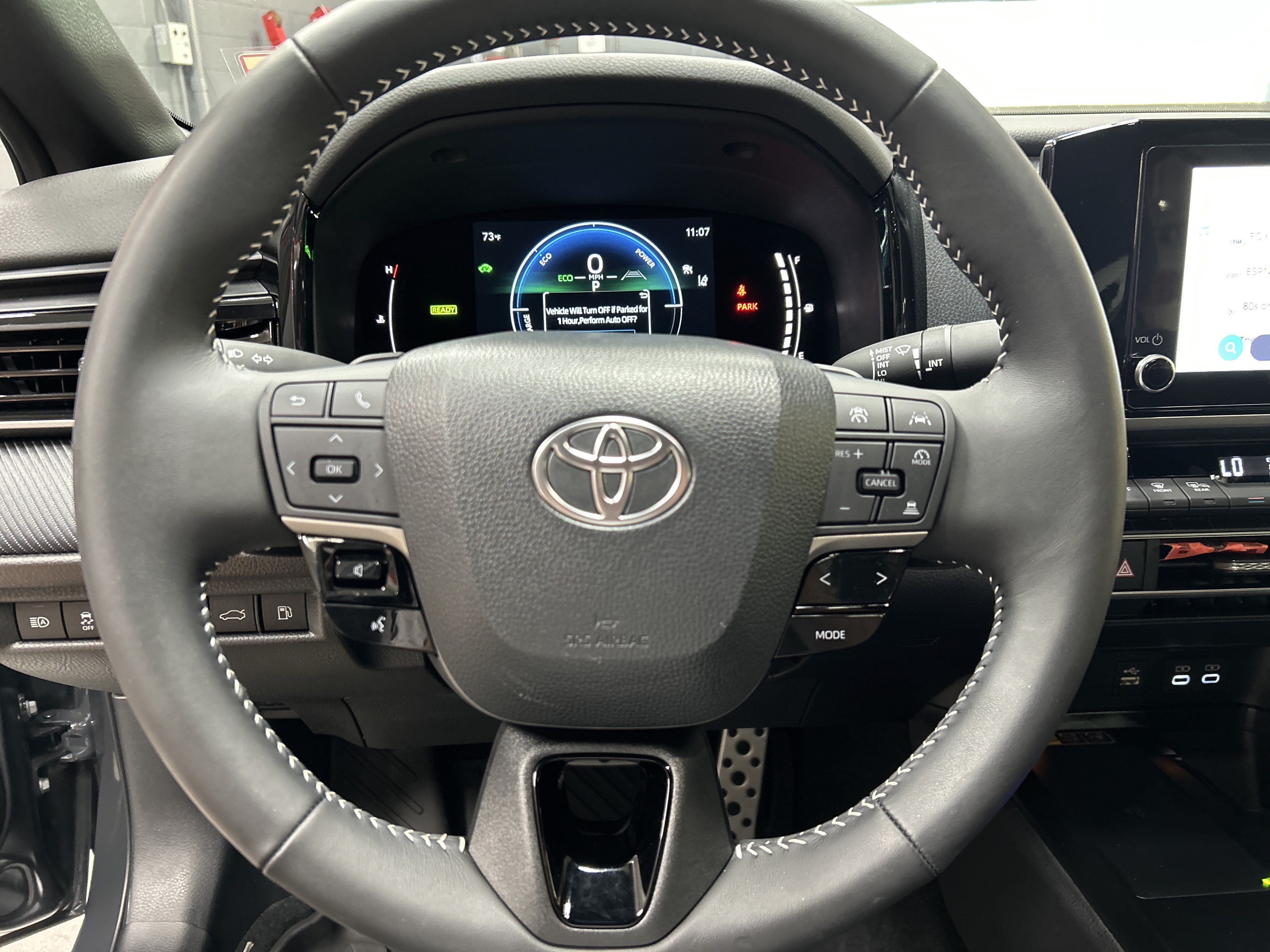 Used 2025 Toyota Camry SE w/ Convenience Package FWD image 18
