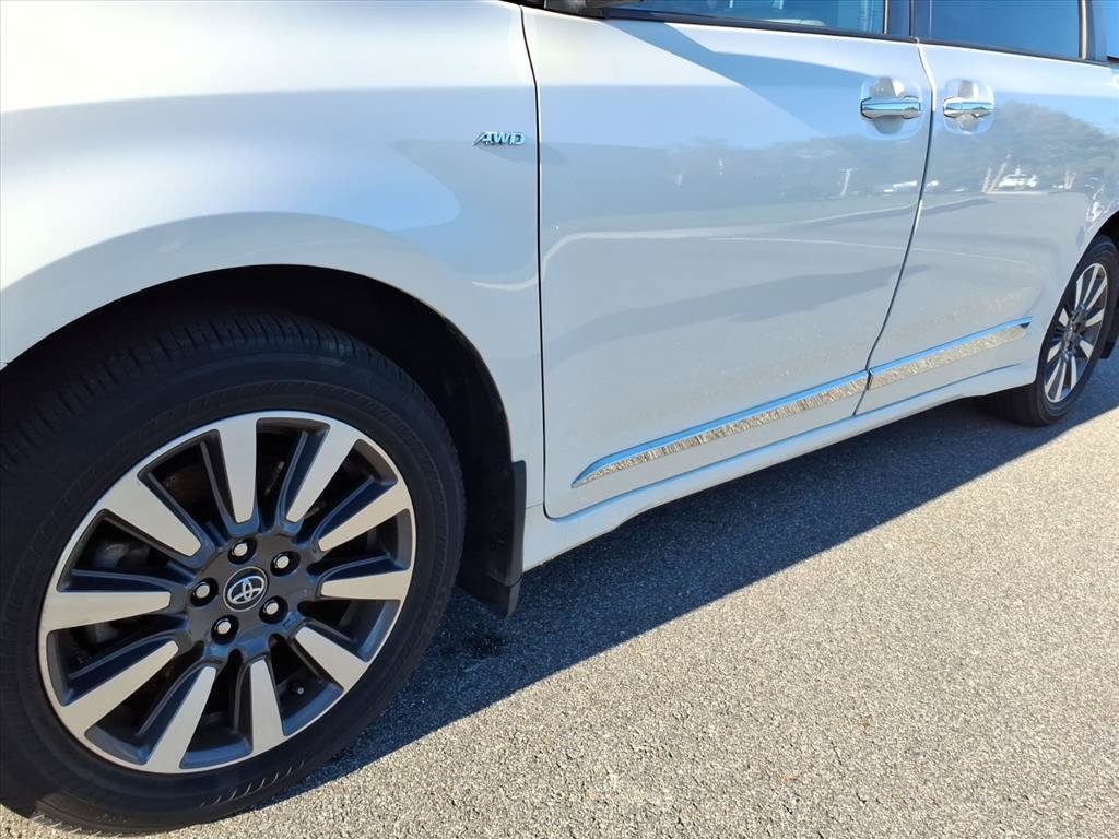 Used 2018 Toyota Sienna XLE AWD/4WD image 9