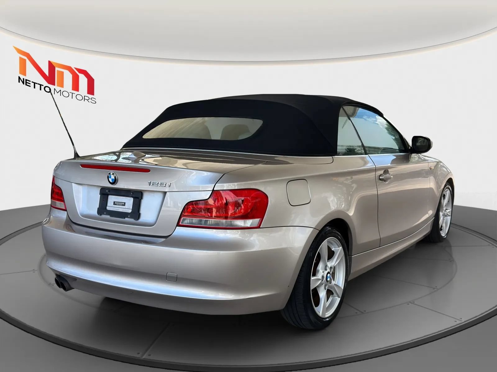 Used 2012 BMW 128i Convertible RWD image 5