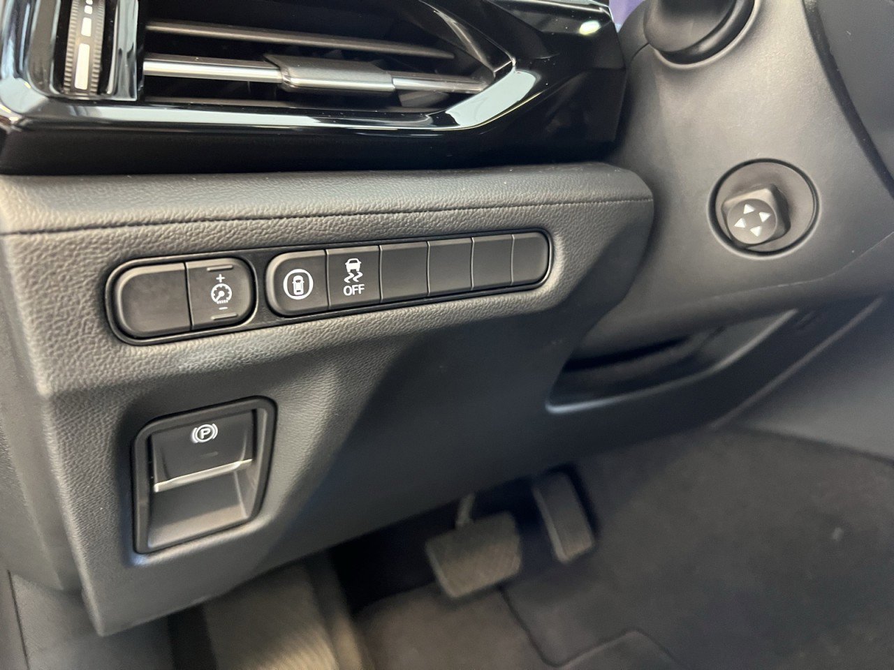 Used 2023 Acura MDX SH-AWD image 29