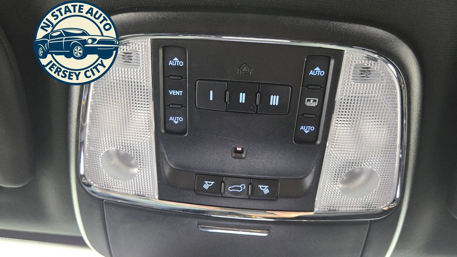 Used 2017 Jeep Grand Cherokee Overland AWD/4WD image 23