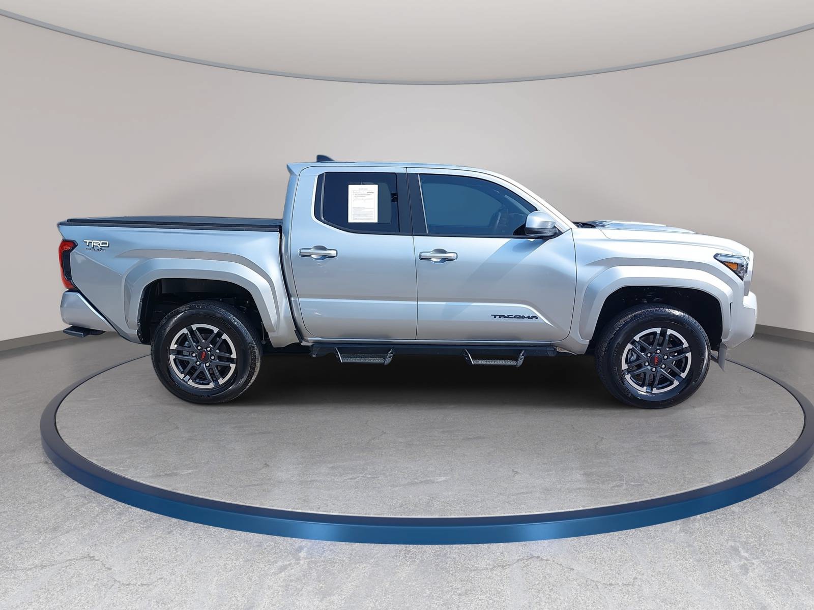 Used 2025 Toyota Tacoma TRD Sport AWD/4WD image 4