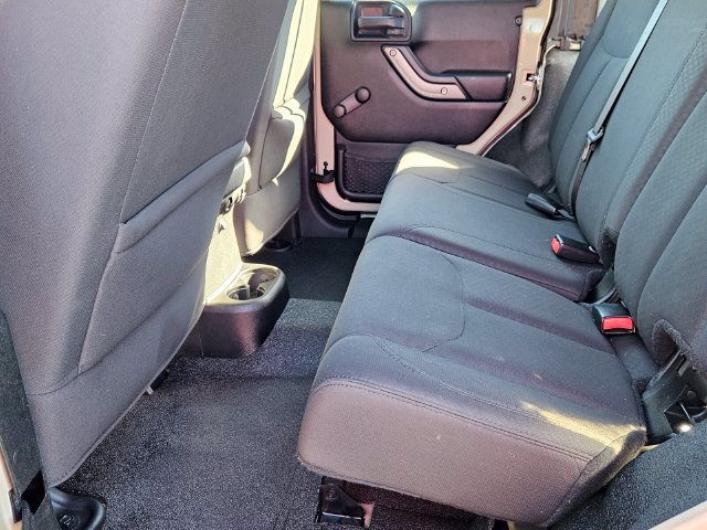 Used 2018 Jeep Wrangler Unlimited Sport w/ Connectivity Group AWD/4WD image 12