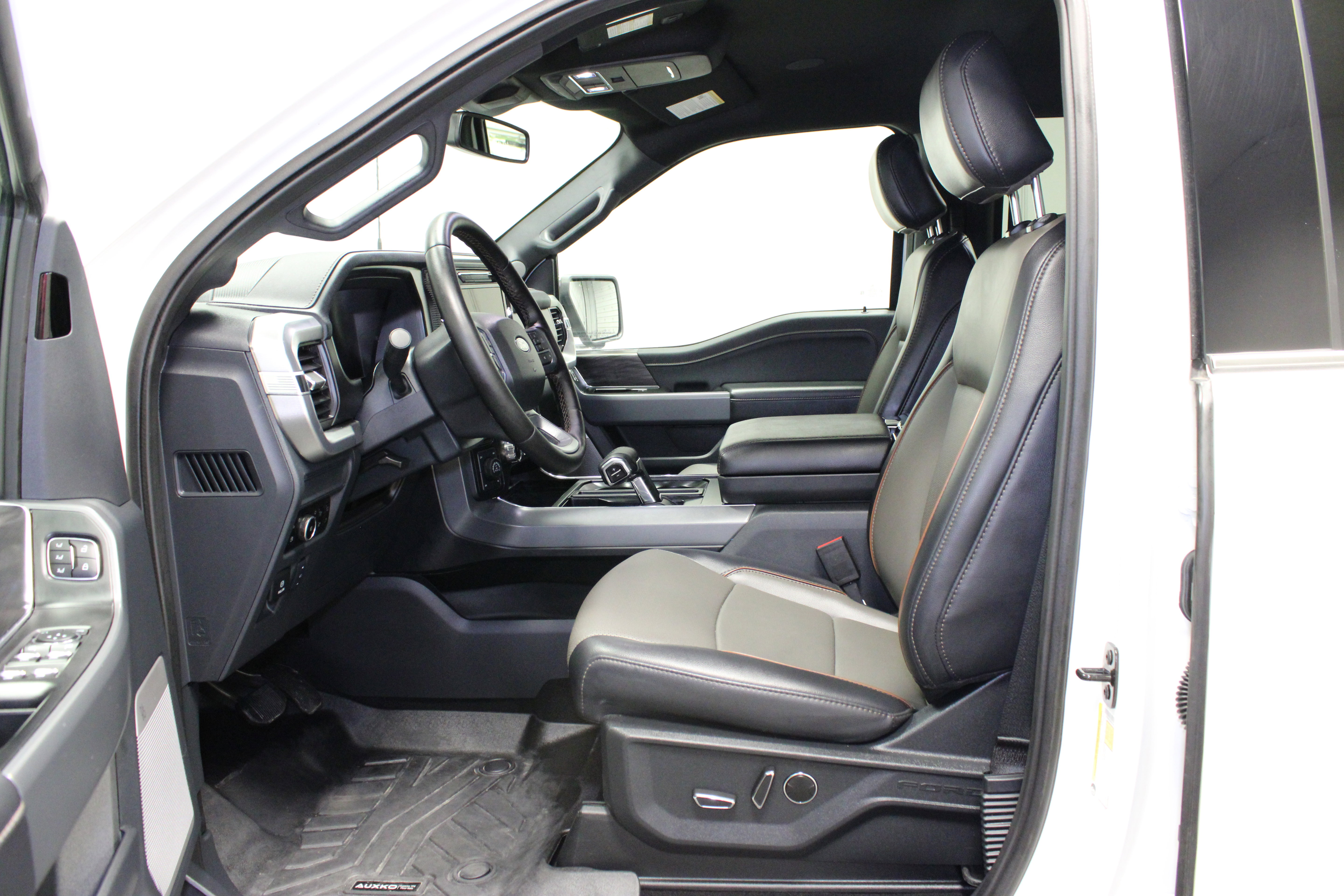 Used 2025 Ford F150 Lariat w/ Equipment Group 502A High AWD/4WD image 19