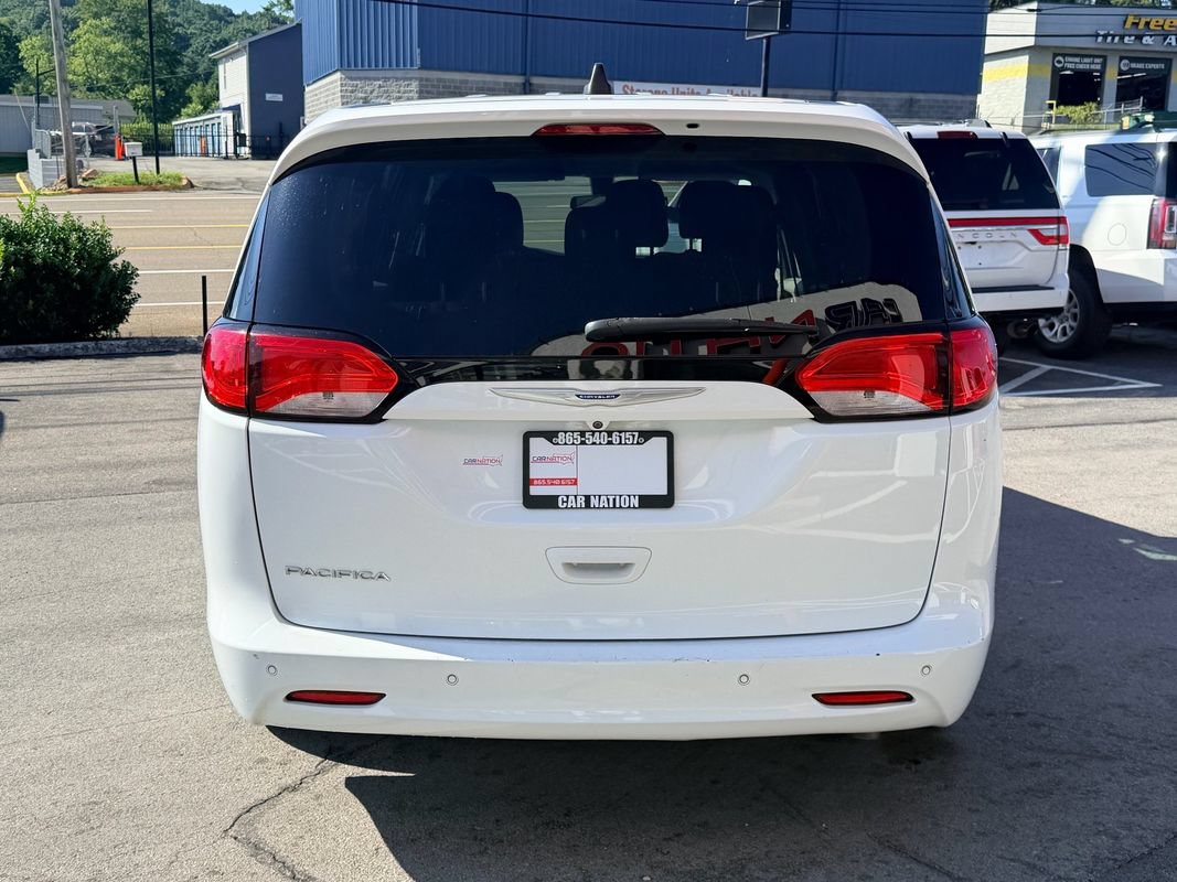 Used 2018 Chrysler Pacifica L FWD image 5