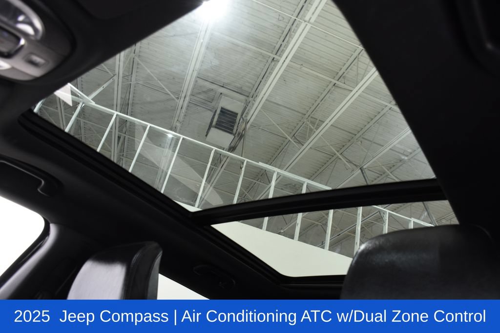 Used 2025 Jeep Compass Latitude w/ Sun & Sound Group AWD/4WD image 9