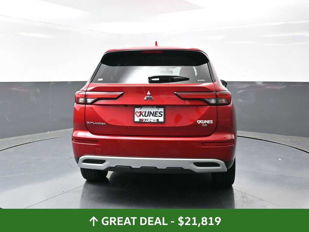 Used 2024 Mitsubishi Outlander SE image 13