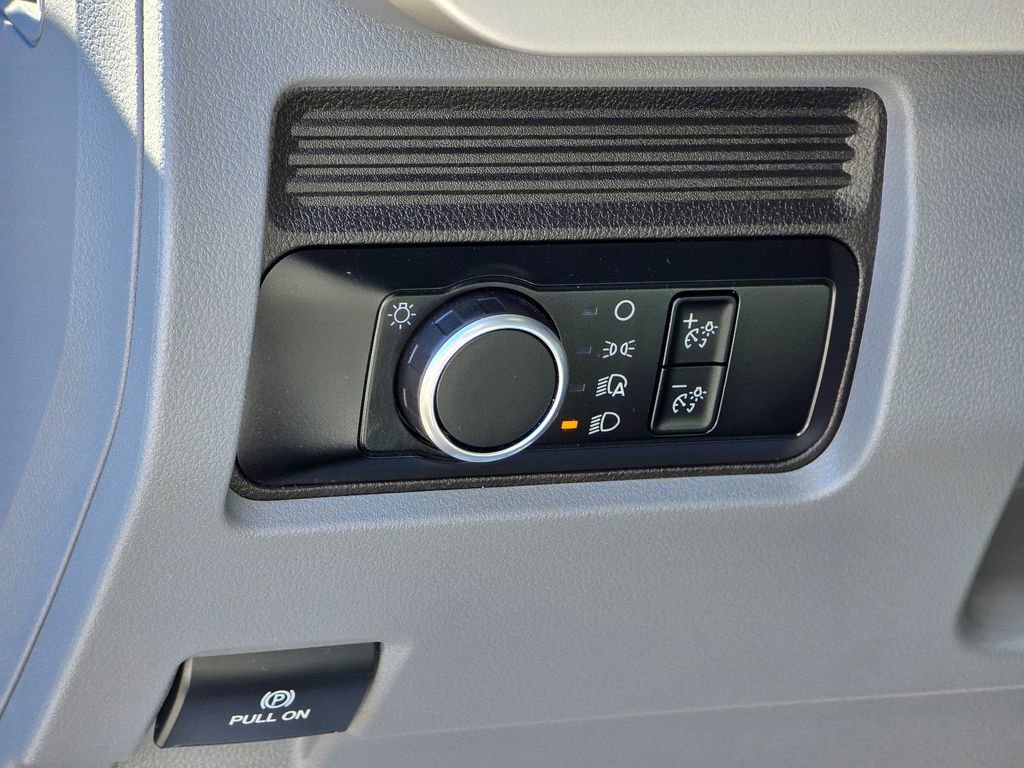 Used 2024 Ford F550 4x4 Regular Cab Super Duty image 8