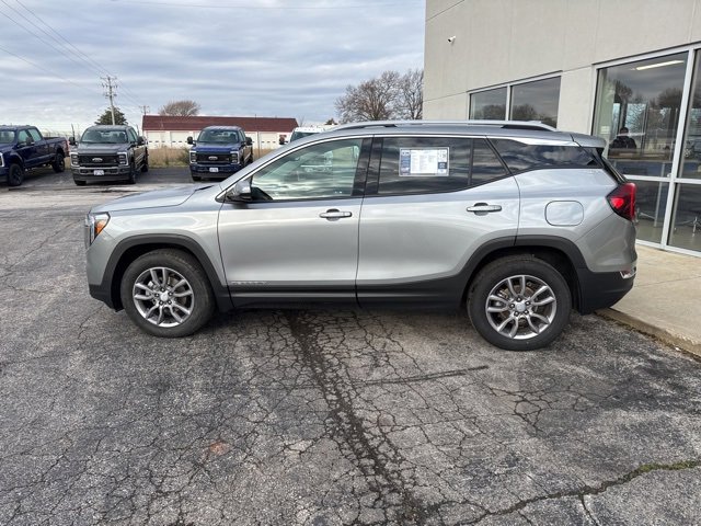 Used 2024 GMC Terrain SLT image 8