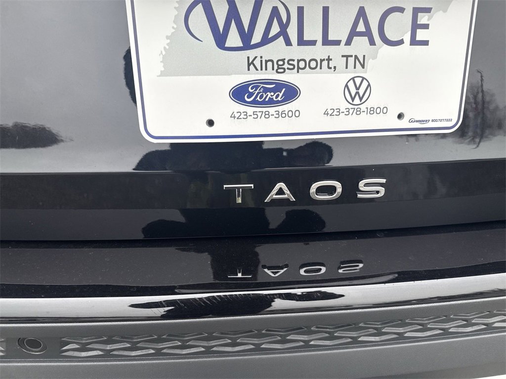 New 2025 Volkswagen Taos SEL image 6