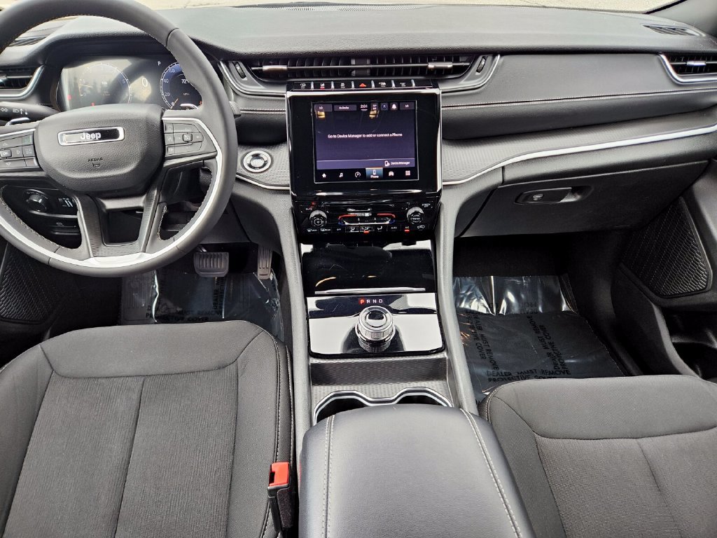 Used 2024 Jeep Grand Cherokee Laredo AWD/4WD image 14