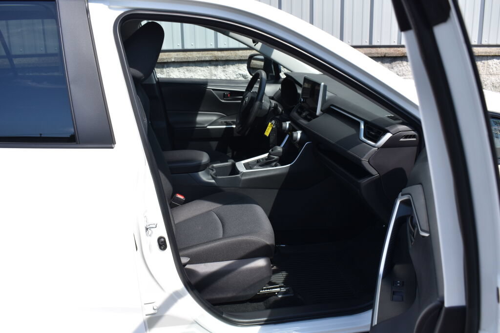 Certified 2025 Toyota RAV4 LE AWD/4WD image 25