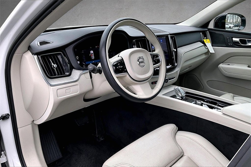 Used 2023 Volvo XC60 B5 Ultimate image 17