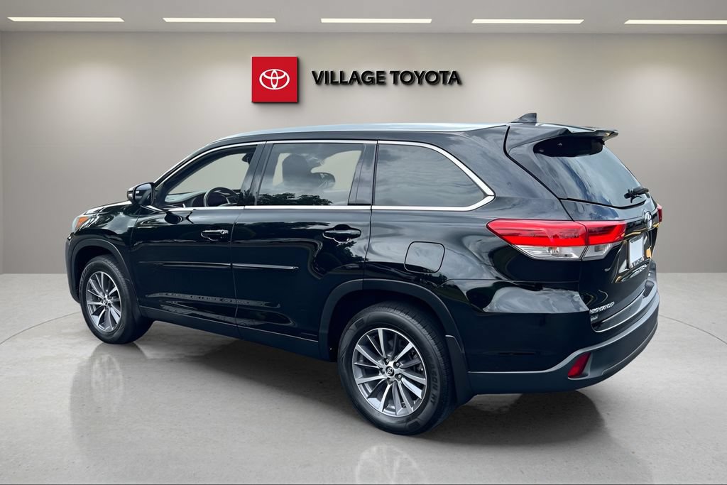 Certified 2019 Toyota Highlander XLE FWD image 3