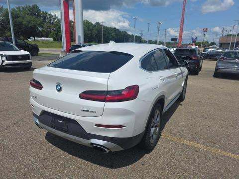 Used 2022 BMW X4 xDrive30i w/ Premium Package AWD/4WD image 3