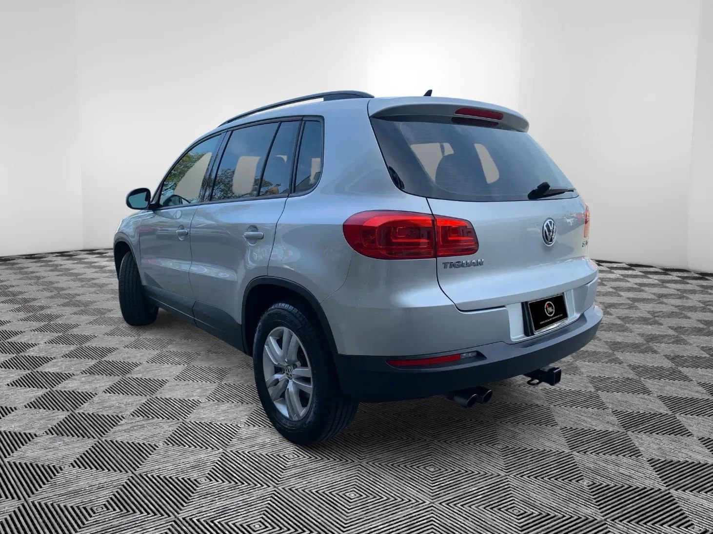 Used 2015 Volkswagen Tiguan S image 8