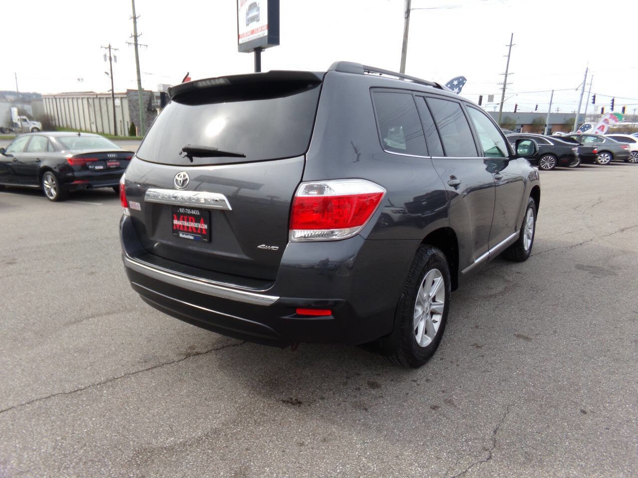 Used 2012 Toyota Highlander SE w/ Tow Pkg image 54