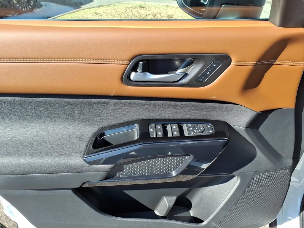 New 2026 Nissan Pathfinder Platinum AWD/4WD image 5