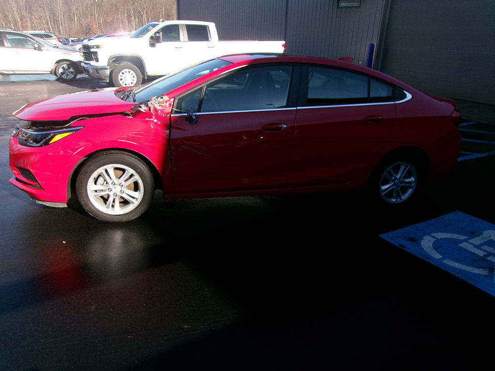 Used 2017 Chevrolet Cruze LT w/ Sun And Sound Package FWD image 2