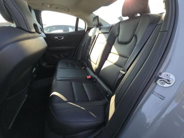 Used 2025 Volvo S60 B5 Core image 9