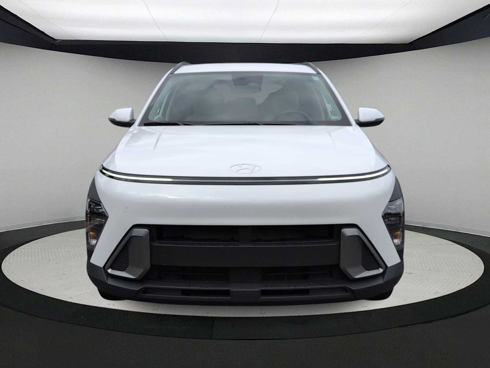 Used 2025 Hyundai Kona SEL FWD image 3