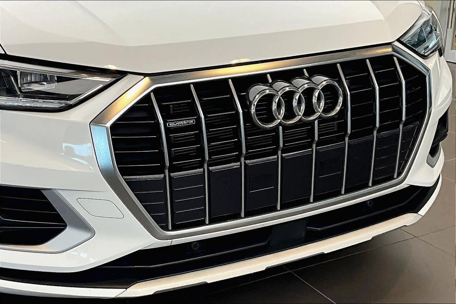 Used 2024 Audi Q3 2.0T Premium w/ Convenience Package AWD/4WD image 32