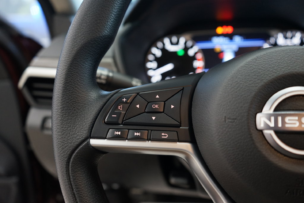 Used 2024 Nissan Altima 2.5 SV FWD image 30