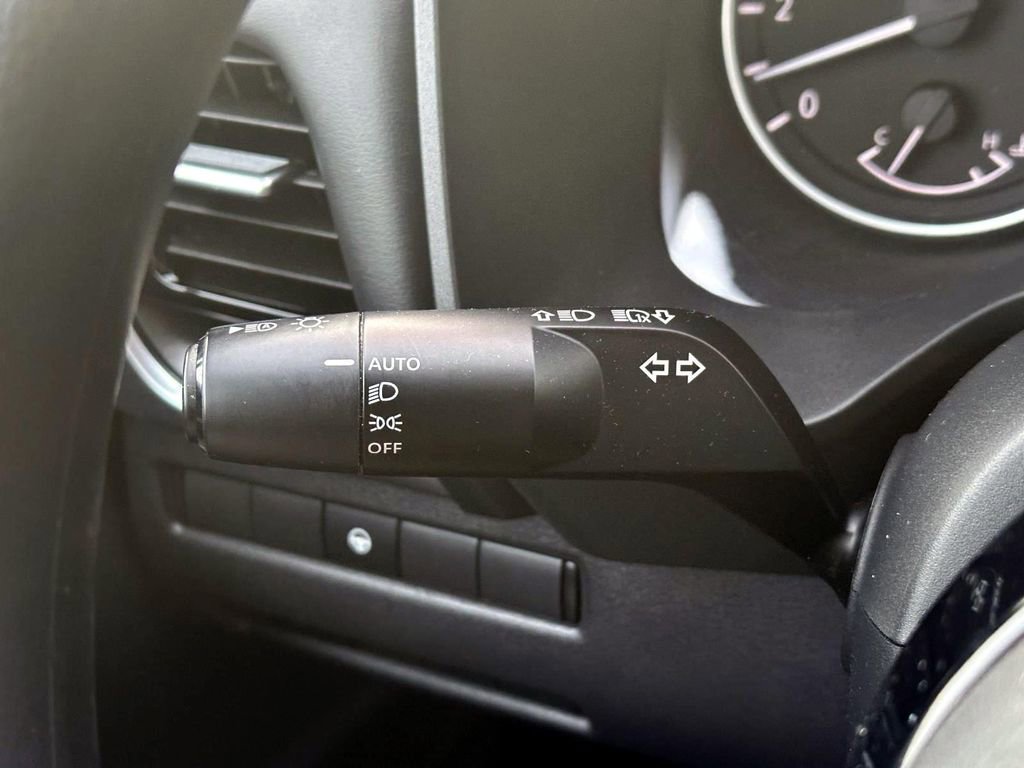 Certified 2021 Nissan Rogue SV image 22