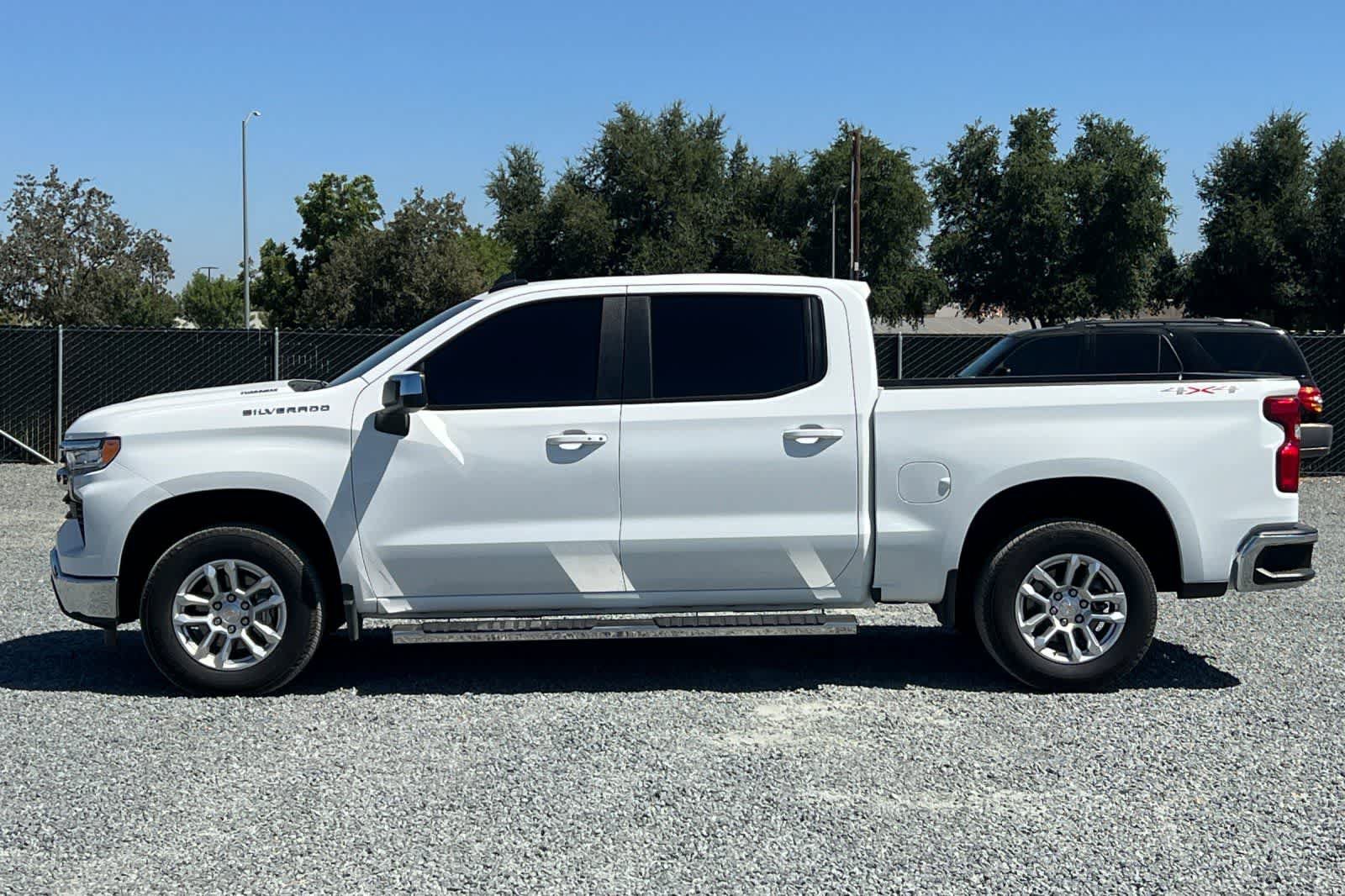 Used 2025 Chevrolet Silverado 1500 LT AWD/4WD image 6