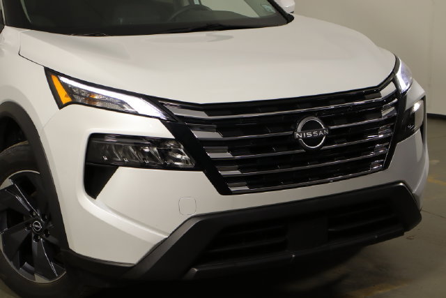 Used 2025 Nissan Rogue SV FWD image 38