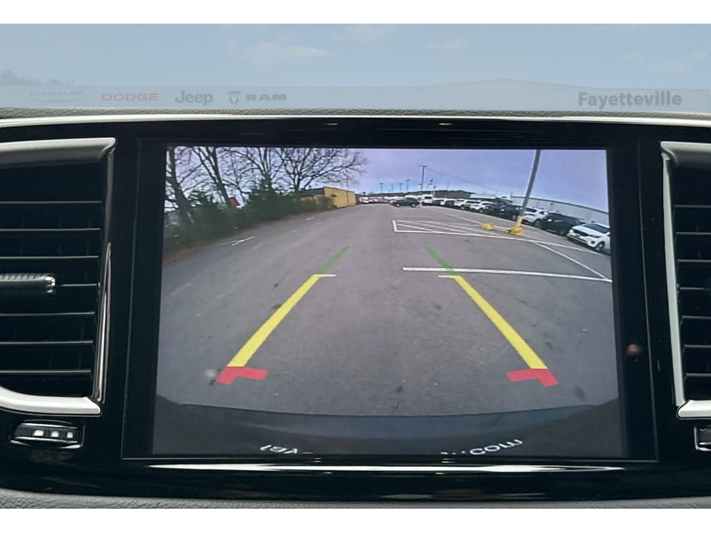 Used 2024 Chrysler Pacifica Touring-L image 18