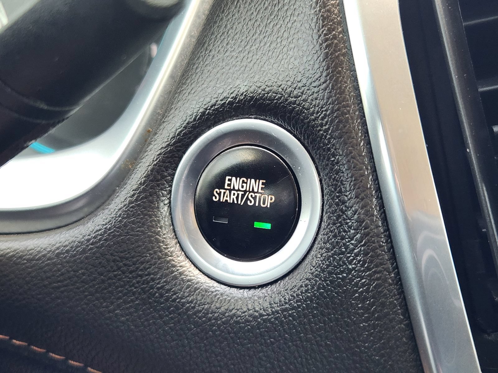 Used 2019 Chevrolet Traverse LT FWD image 25