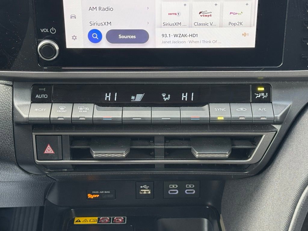 Used 2025 Toyota Camry LE image 37