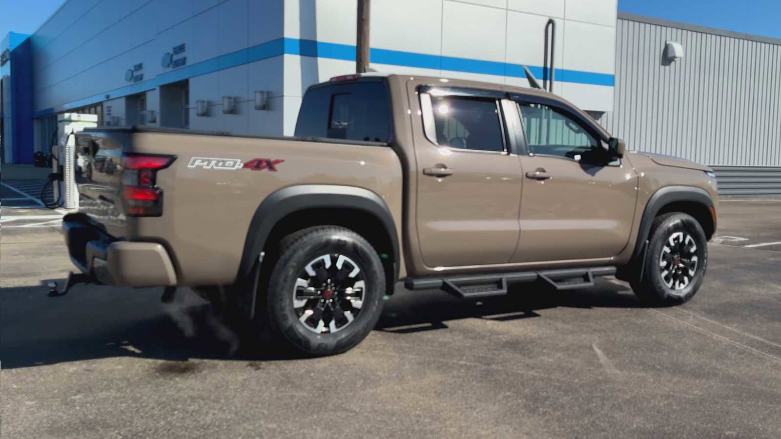 Used 2023 Nissan Frontier PRO-4X w/ Pro Convenience Package image 2