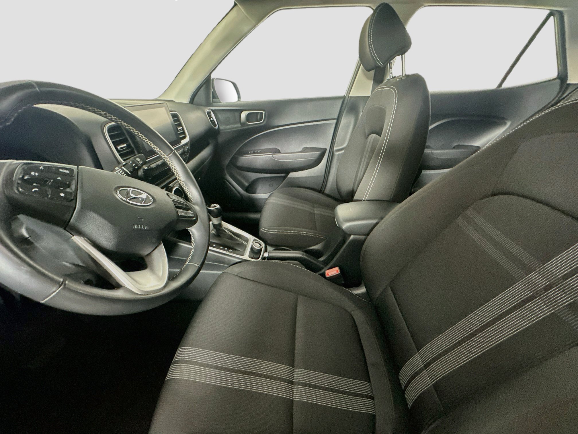 Used 2025 Hyundai Venue SEL FWD image 13
