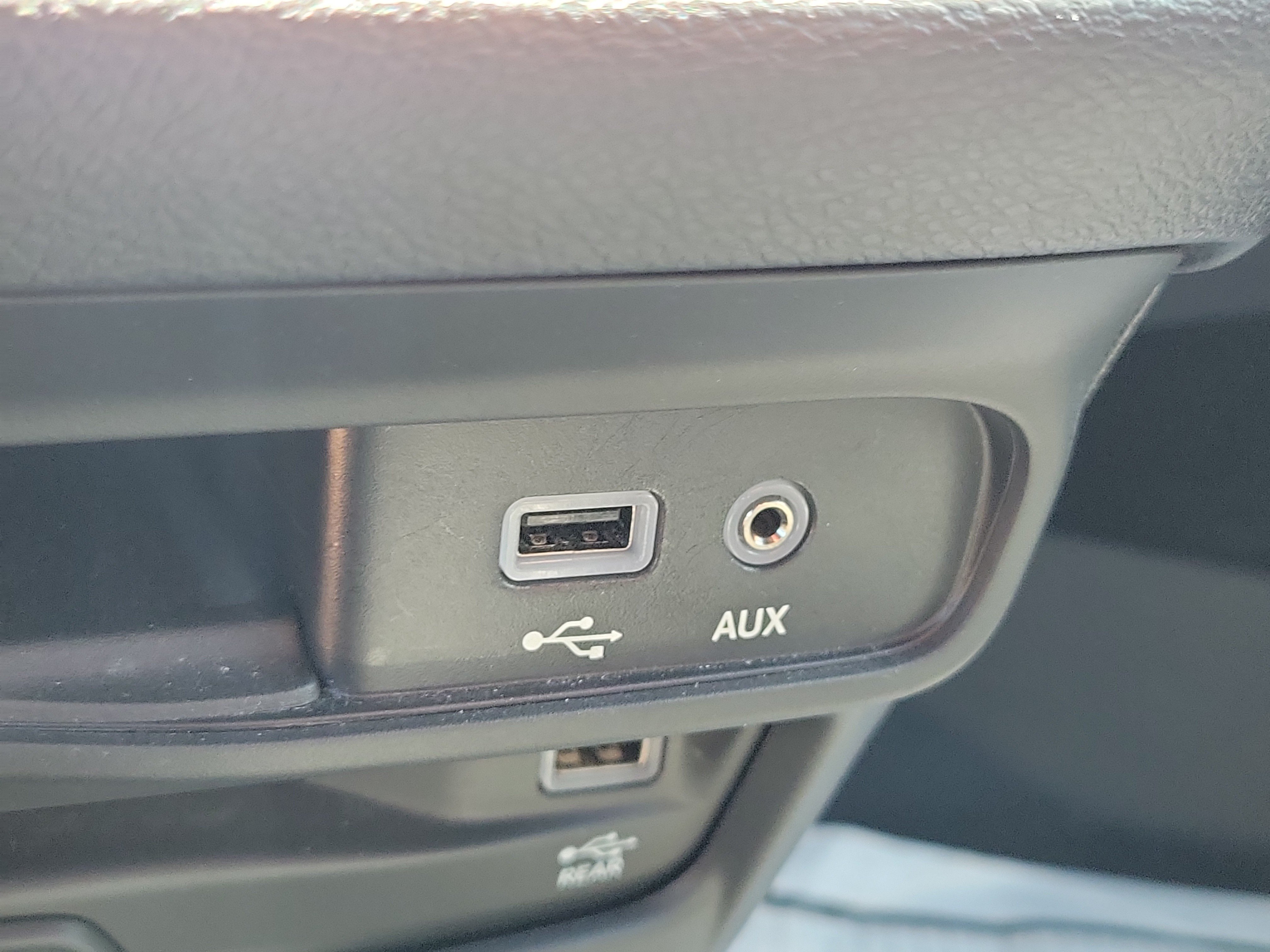 Used 2019 Chrysler Pacifica Touring-L Plus w/ Advanced Safetytec Group FWD image 24