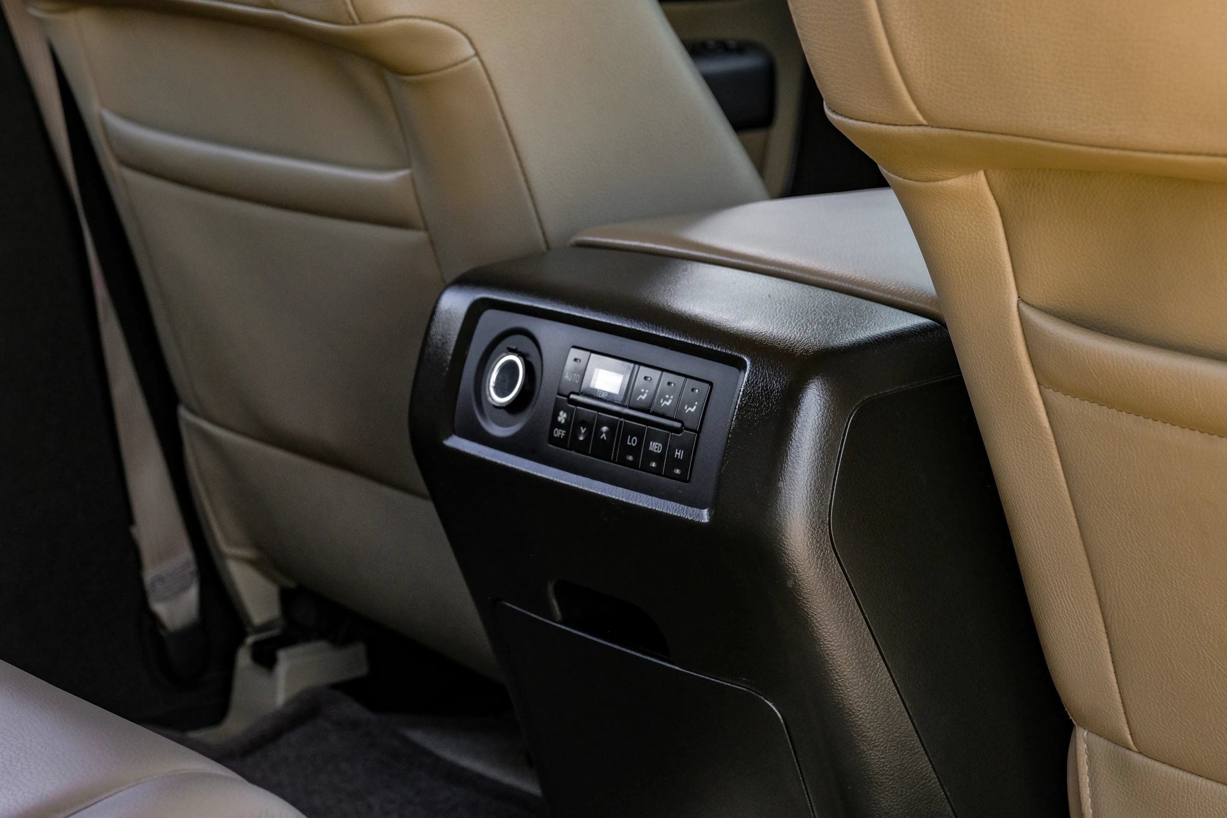 Used 2011 Toyota Sequoia Limited RWD image 31