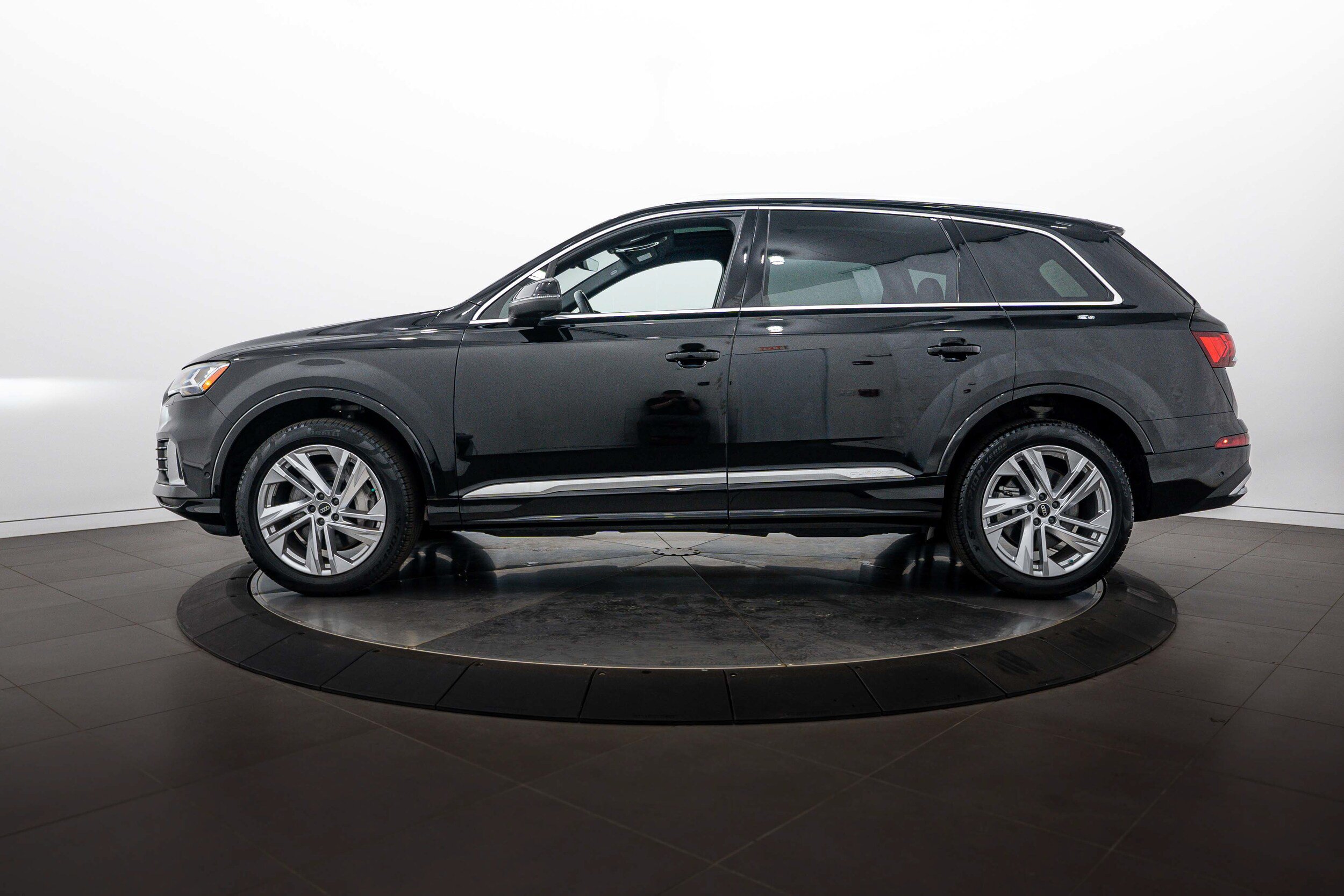 Certified 2023 Audi Q7 2.0T Premium w/ Convenience Package AWD/4WD image 6