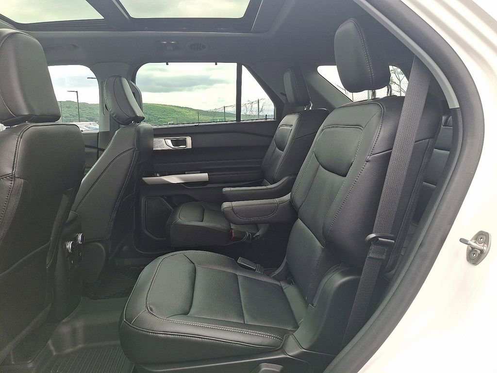 Used 2023 Ford Explorer Limited w/ Limited Technology Package AWD/4WD image 11