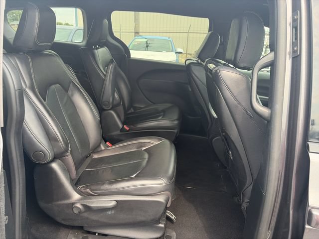 Used 2022 Chrysler Pacifica Touring-L w/ Uconnect Theater Family Group FWD image 30