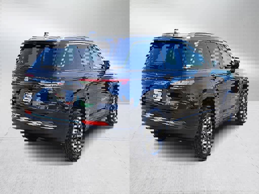 Used 2024 Jeep Grand Cherokee Limited 4xe w/ Luxury Tech Group II image 8