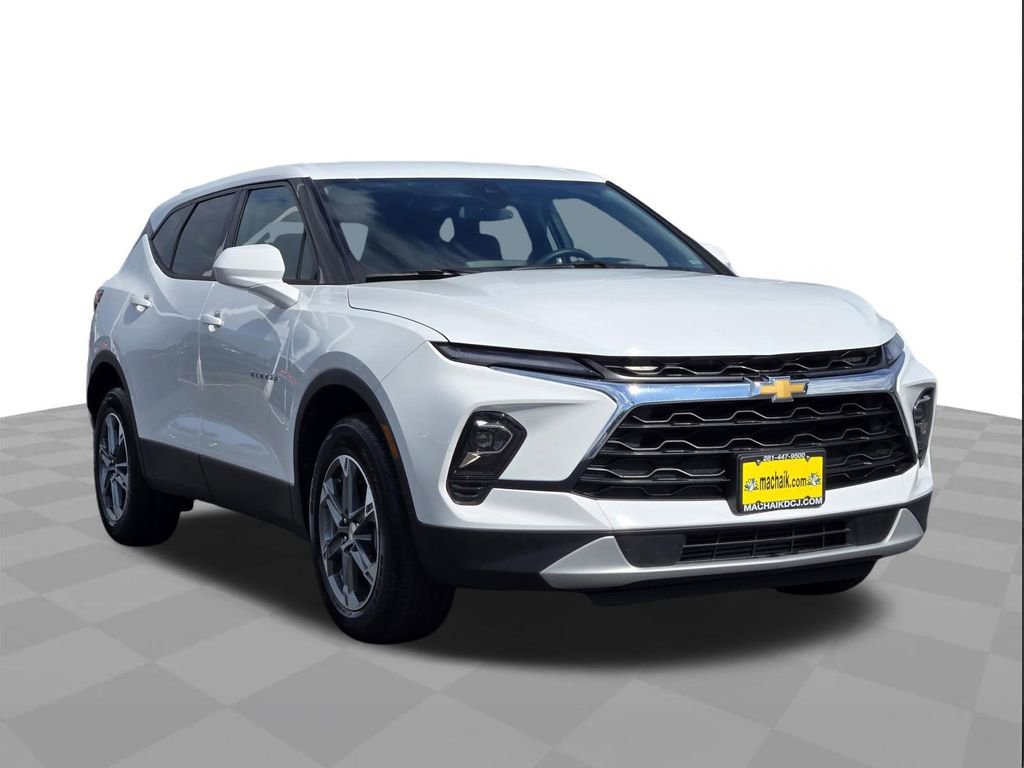 Used 2025 Chevrolet Blazer LT AWD/4WD image 3