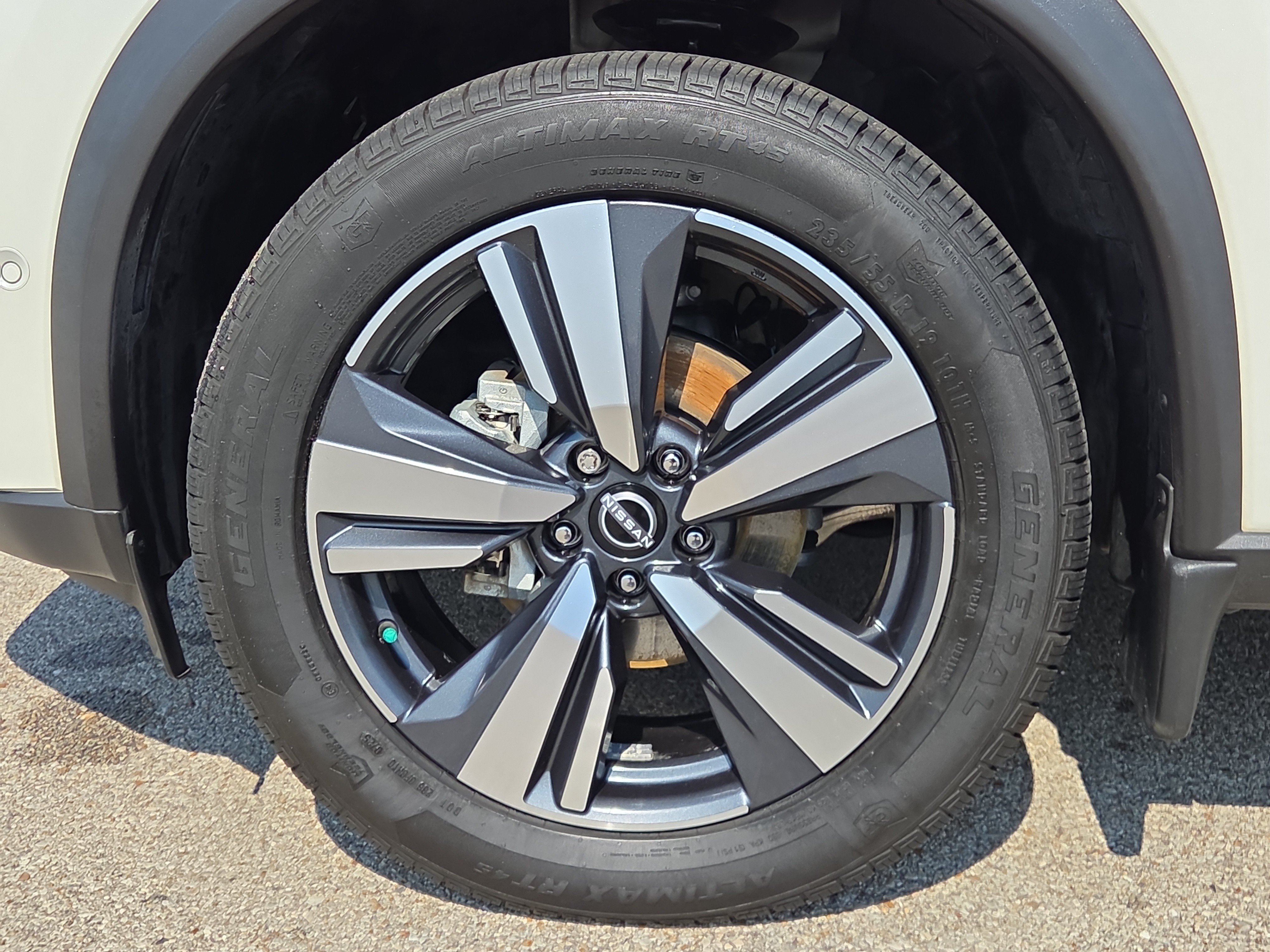 Used 2023 Nissan Rogue SL w/ SL Premium Package FWD image 9