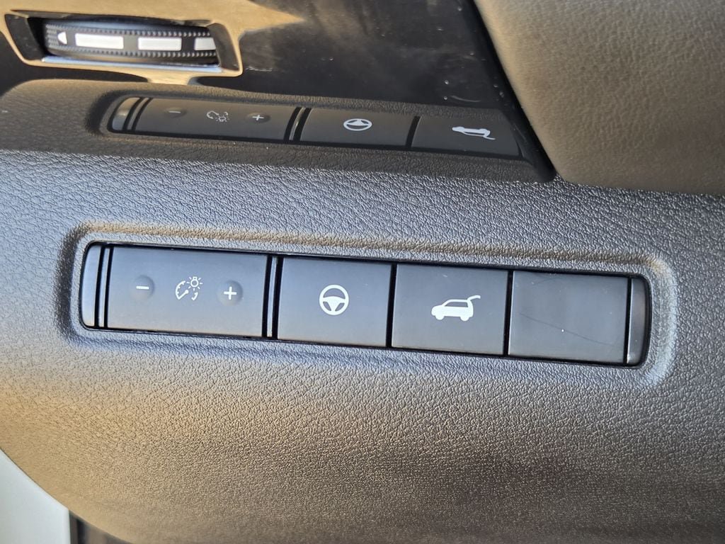 Used 2025 Nissan Pathfinder SV FWD image 24